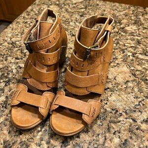 •SOREL• Nadia Buckle Sandal Camel Brown women’s size 9.5